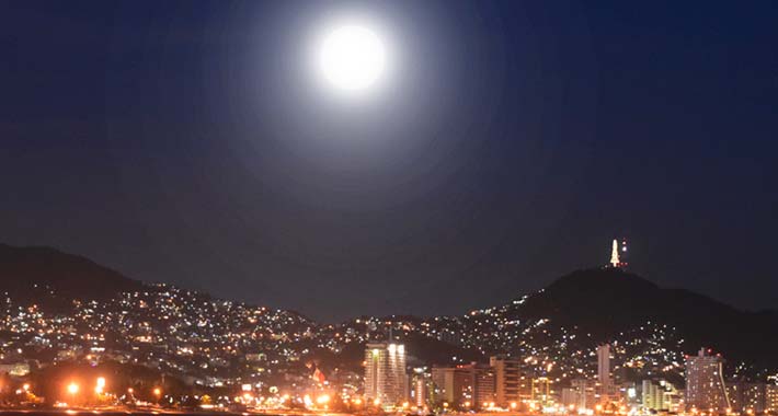 La Luna Llena iluminará Acapulco en Navidad