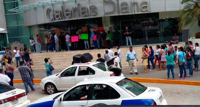 Bloqueo total en la Costera: Toman Galerías Diana