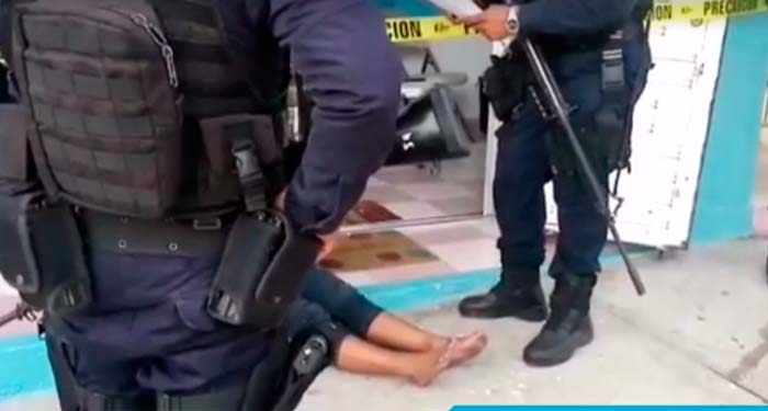 Policia-detiene-a-mujer