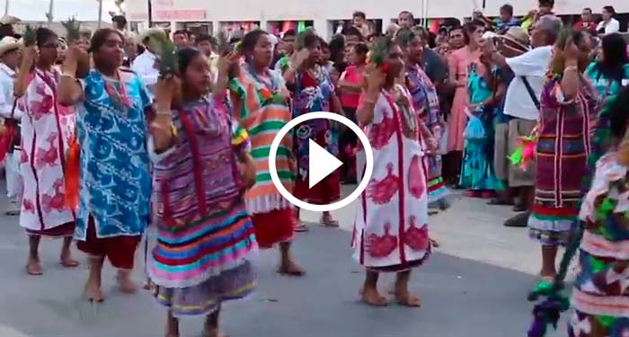 Desfile de la Guelaguetza del Zócalo hasta Playa Manzanillo