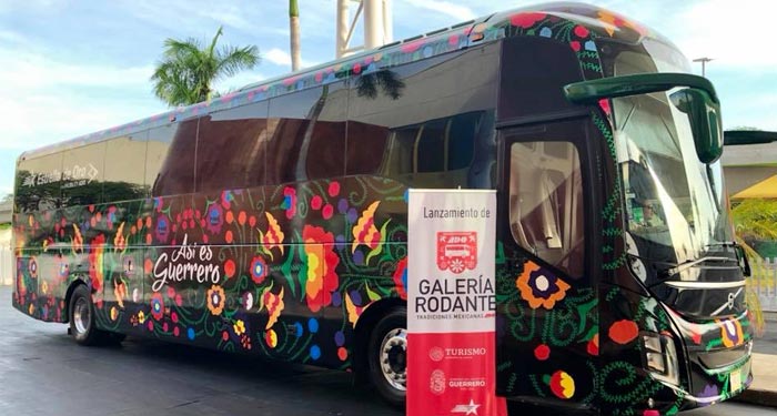 Convierten autobuses de Guerrero en ‘Cajitas de Olinalá rodantes’