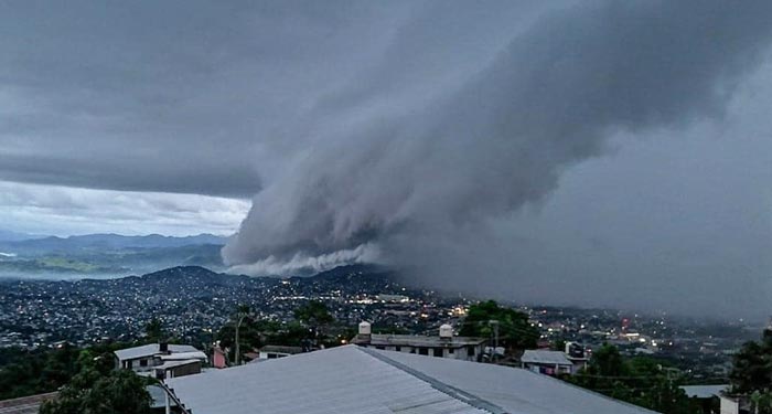 Captan ‘Tsunami de Nubes’ en Acapulco ¿Qué significa este fenómeno?